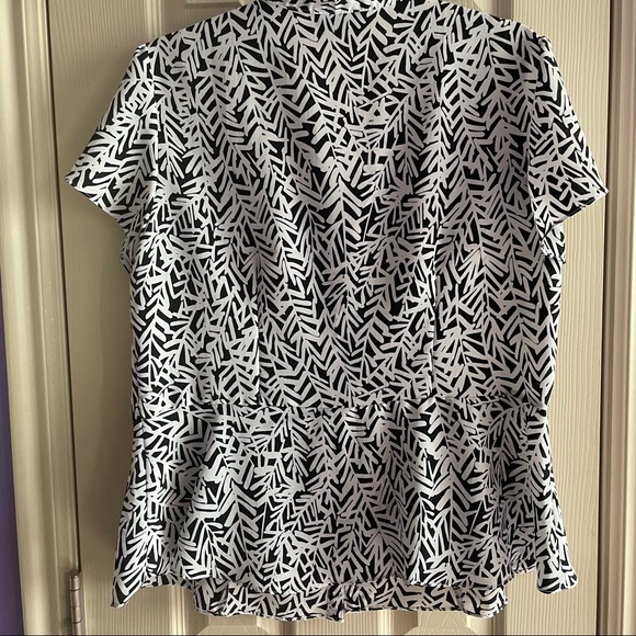 Attractive Top in Animal Print - Picture 7 of 10